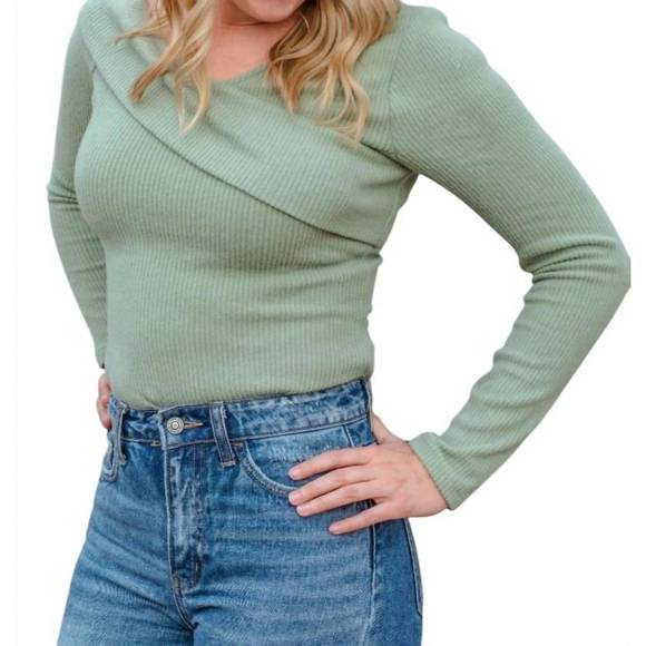 GILLI Tops - NEW GILLI long sleeve bodysuit in pistachio
